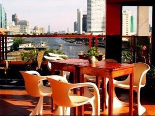 Wisma tamu River View 2*